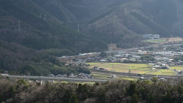 北陸新幹線延伸前の敦賀市内を試験運転するW7系 （北陸新幹線 敦賀 - 越前たけふ, 2024年1月）