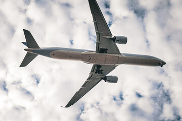 Airplane flying in the sky and heading into an airport in Queens, NY