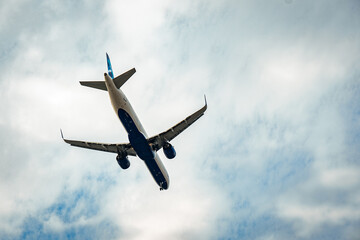 Airplane flying in the sky and heading into an airport in Queens, NY