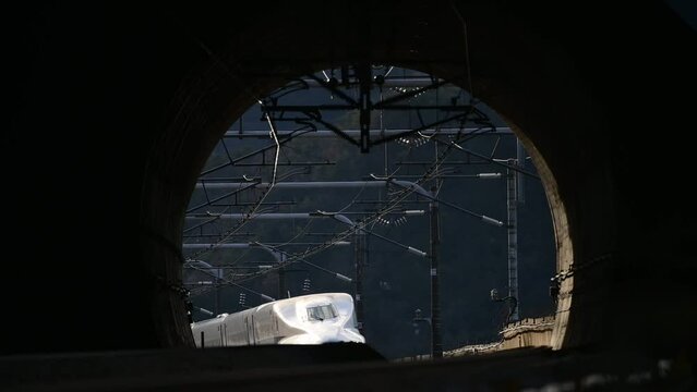 加勢野トンネルを通過する東海道新幹線N700A （東海道新幹線 米原 - 岐阜羽島, 2024年2月）