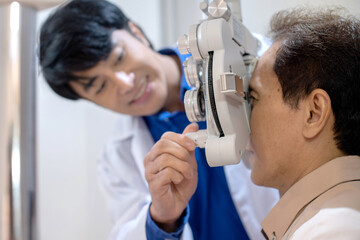 Optometrist uses ophthalmological diagnostic equipment to test the vision of an elderly man, diagnostic ophthalmology equipment, selective focus - obrazy, fototapety, plakaty