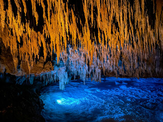 沖縄県の鍾乳洞　玉泉洞