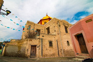 Vista lateral de la Iglesia - Templo de la Purísima concepción en la ciudad de Armadillo de los...