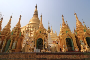Fototapeta premium シュエダゴンパゴダ ミャンマー ヤンゴン