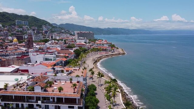 2.7K CENTRO DE PUERTO VALLARTA CIUDAD COSTERA