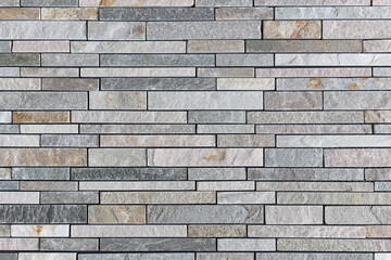 天然石タイル張りの室内壁