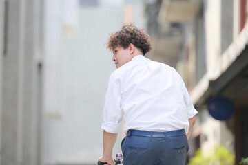 A young man with his hairstyle and the atmosphere of living in the community.