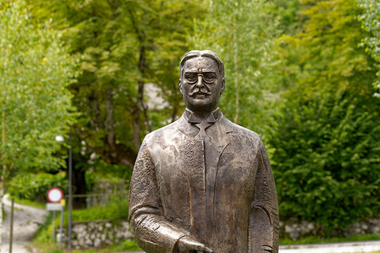 Bronze statue of physicist and writer Mihajlo Idvorski Pupin at lake shore of Lake Bled on a cloudy summer day. Photo taken August 8th, 2023, Bled, Slovenia.