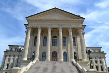 Obraz premium Columns at Top of Stairs of Kansas Statehouse in Topeka