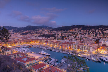 Le Vieux Port de Nice de nuit en France - 729138466