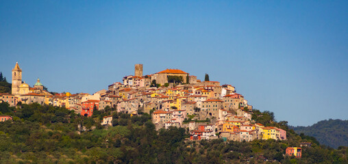 Fototapeta na wymiar Italia, Liguria, il borgo di Vezzano Ligure.