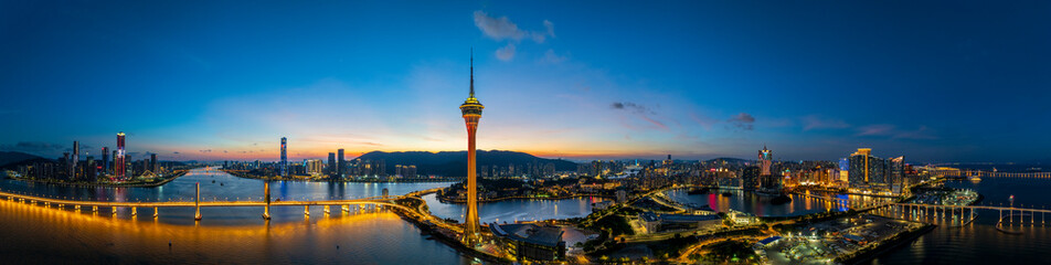Obraz premium Macau Tower and Cityscape