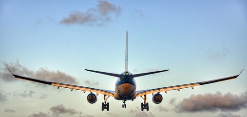 KLM plane landing on Bonaire