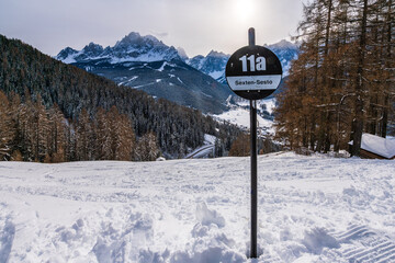 Ski slope sign in the Three Peaks (Drei Zinnen) ski resort in the UNESCO World Heritage site Dolomites in Italy.  - obrazy, fototapety, plakaty