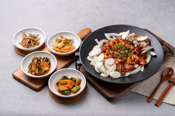 Korean food, stir-fried chicken, stir-fried chicken, webfoot octopus, bulgogi, octopus, hot pot, hairtail, braised, side dish, set meal