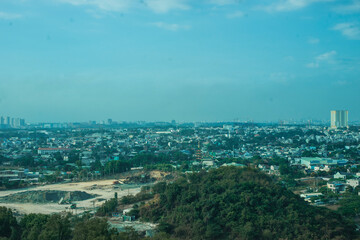  It is difficult to estimate how much organic and inorganic household waste has been thrown into this canal, but the density of garbage proves that the level of pollution here is very high.