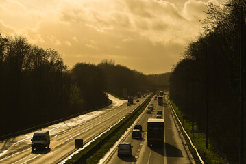 route autoroute circulation Ring Bruxelles Belgique transport soleil nuit