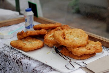 Langos on the market 01