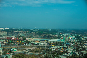Dry haze combined with strong winds and low-level pollutants cause us to breathe in, affecting our health. Therefore, at this time, many people will have cough, stuffy nose, and difficulty breathing