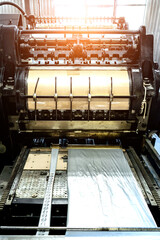 Offset printing machine feeder transfer metallic paper through the feeding table to the printing...