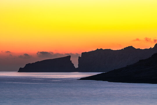Morgend&auml;mmerung am Cap des Freu in der Bucht von Cala Mesquida, Mallorca