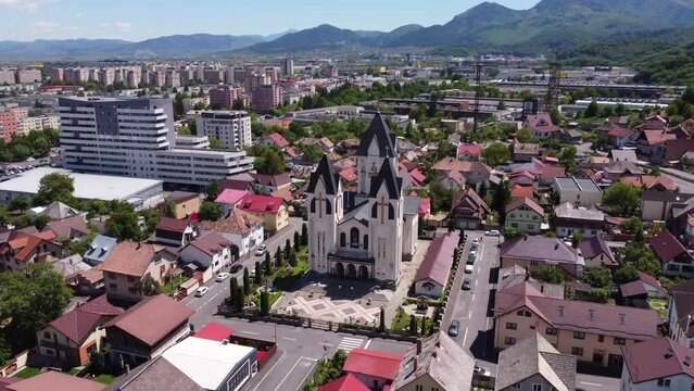 Biserica Cartier Racadau, Biserica &bdquo;Sfintii Imparati Constantin si Elena si Sf. Corneliu Sutasul&rdquo; Racadau