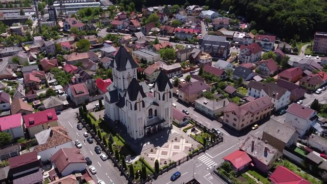 Biserica Cartier Racadau, Biserica &bdquo;Sfintii Imparati Constantin si Elena si Sf. Corneliu Sutasul&rdquo; Racadau