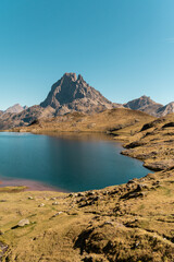 Naklejka premium lake reflection in the mountain