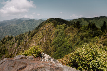 Ausblick vom Gipfel der Berge über das Tal