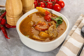 Yellow Thai curry with beef
