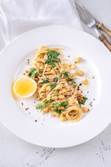 Lemon pasta with almonds