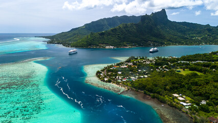 Aerial Landscapes of Moorea island in French Polynesia - obrazy, fototapety, plakaty
