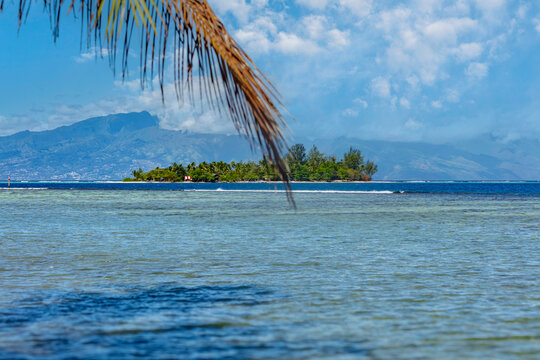 Motu Ahi à Afareaitu sur l'île e Mo'orea en Polynésie
