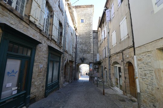 Vieille rue typique, ville de Aubenas, d&eacute;partement de l'Ard&egrave;che, France