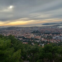 Fototapeta na wymiar Toulon vue d'un nouvel œil 