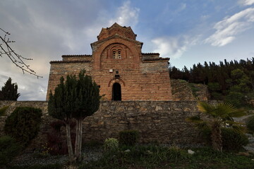 Obraz premium Church of Saint John the Theologian at Kaneo -Sveti Jovan Kaneo- on the cliff overlooking Kaneo beach and the lake. Ohrid-North Macedonia-293