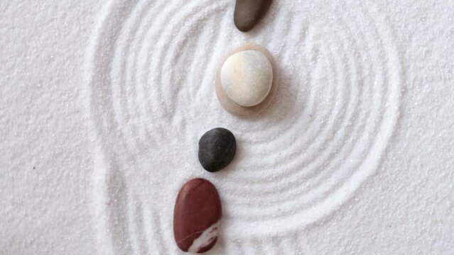 Zan pattern with the stones and white sand