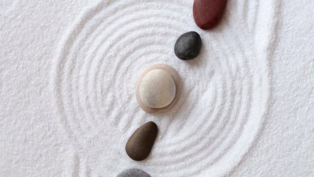 Zan pattern with the stones and white sand