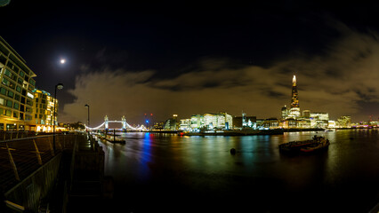 Fototapeta na wymiar Tower Bridge, London at night