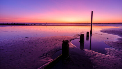 Sunset over West Wittering Beach, West Sussex, UK - obrazy, fototapety, plakaty