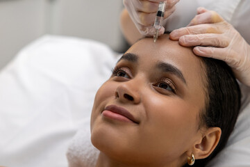 Naklejka premium Dark-haired woman having vitamin face injections at the beauty salon
