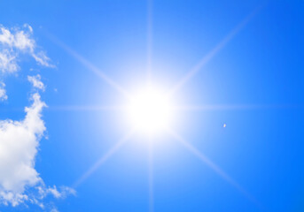 爽やかな青空と太陽　強い夏の日差し