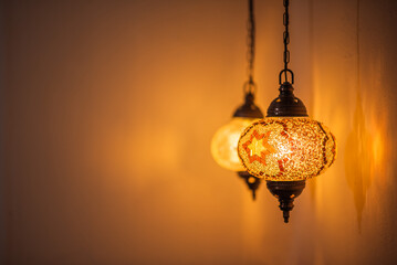 Luminária de decoração com luz quente e com espaço para mensagem