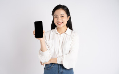 Naklejka premium Portrait of young Asian businesswoman using phone on white background