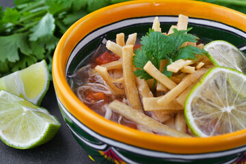 伝統的なメキシコのスープ　ソパ・デ・リマ 　Traditional Mexican soup Sopa de...