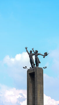 Patung Selamat Datang di Bundaran HI, Jakarta
