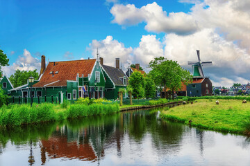 Fototapeta premium Historic farm houses in the holland village of Zaanse Schans