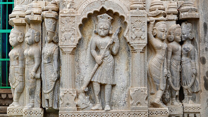 Carvings of Doorkeeper on the Thakur ji ka Mandir, Todaraisingh, Rajasthan, India. - obrazy, fototapety, plakaty