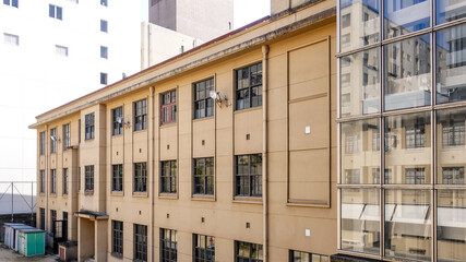 様々に活用される元明倫小学校の建物（京都府京都市）