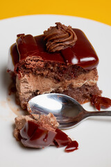 Amandina cake on a plate and a spoon.